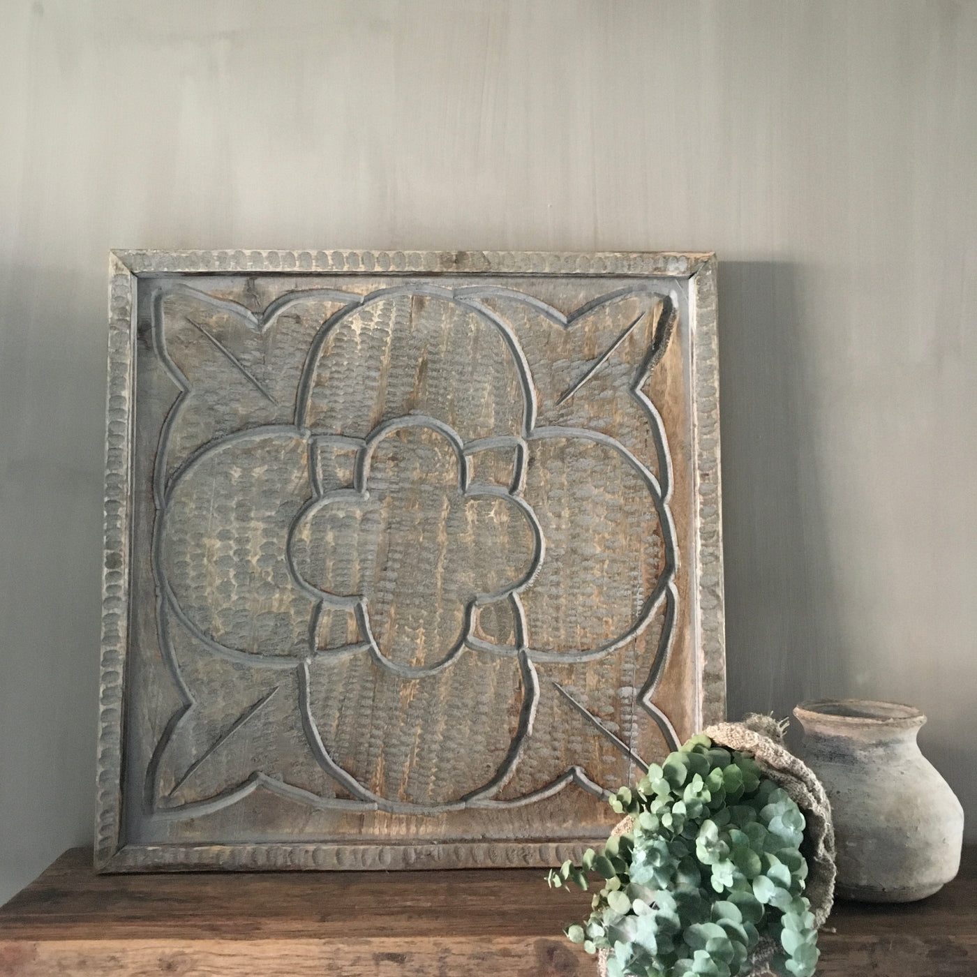 Grijs houten wandpaneel 'Bloom', 50 x 50 cm